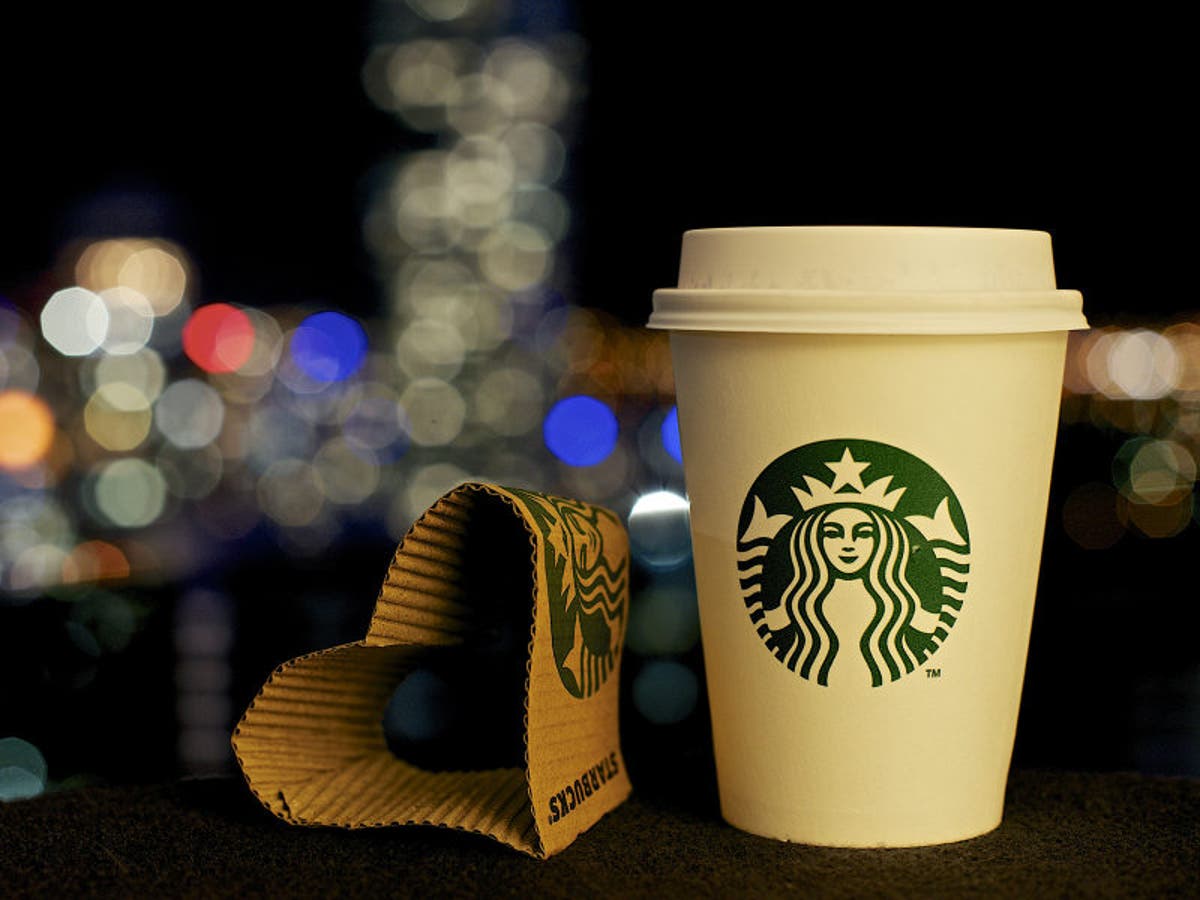 Starbucks planea deshacerse gradualmente de sus icónicos vasos